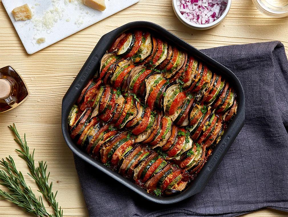 Vegetais no forno com molho de tomate