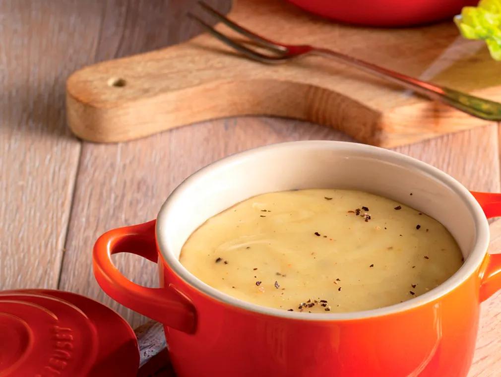 Fondue de Emmental e Gruyère com pão francês