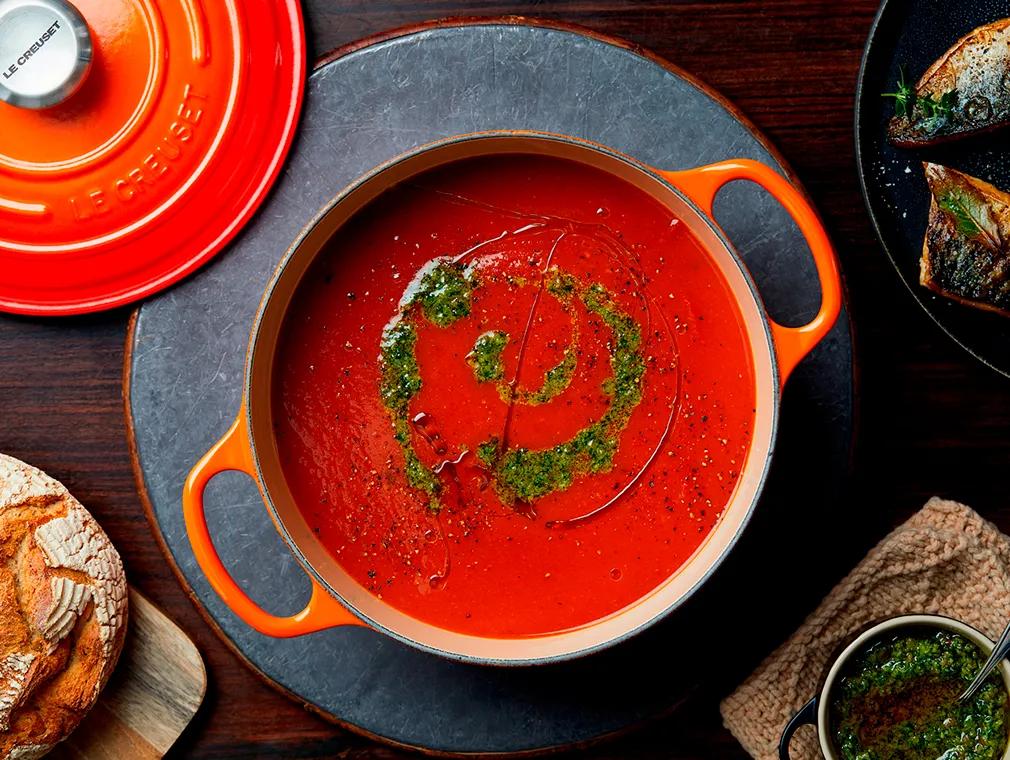 Sopa de Tomate Assado com Cavala Frita e Pesto