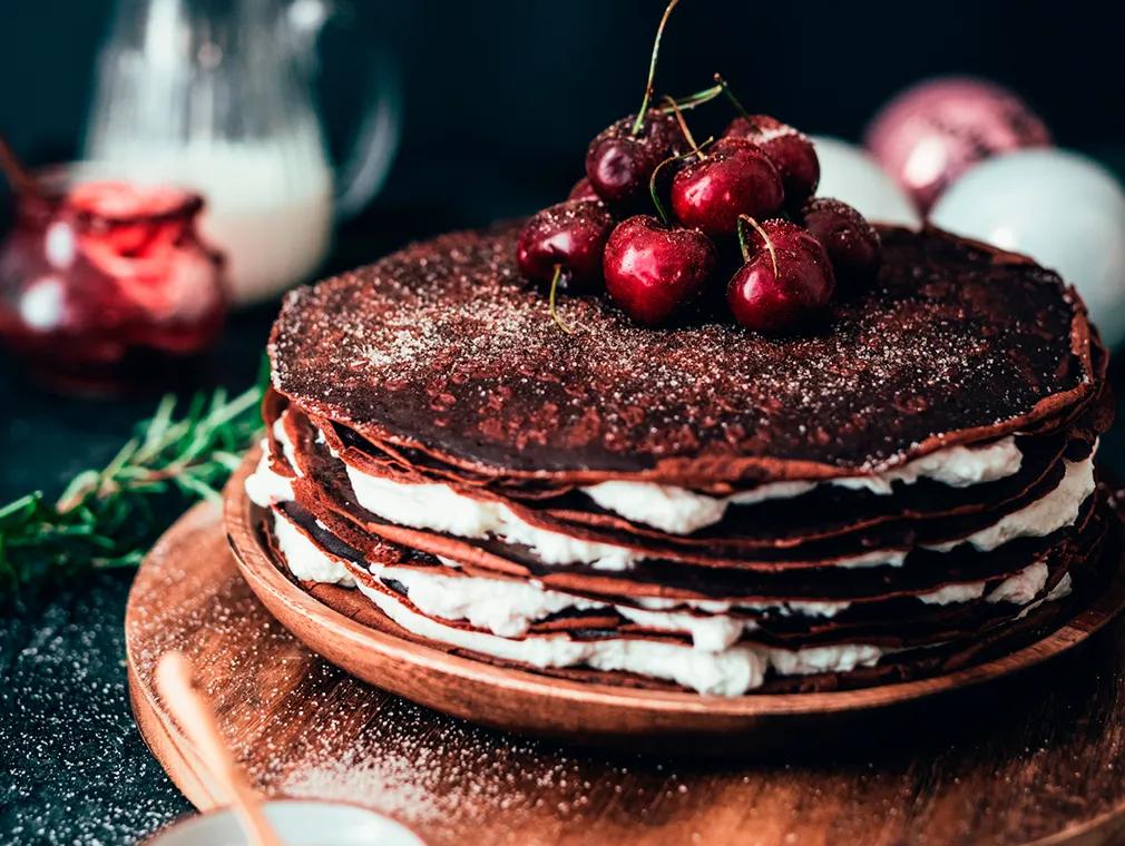 Bolo de crepes estilo "selva negra"