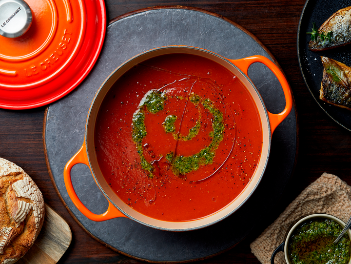 Sopa de Tomate Assado com Cavala Frita e Pesto