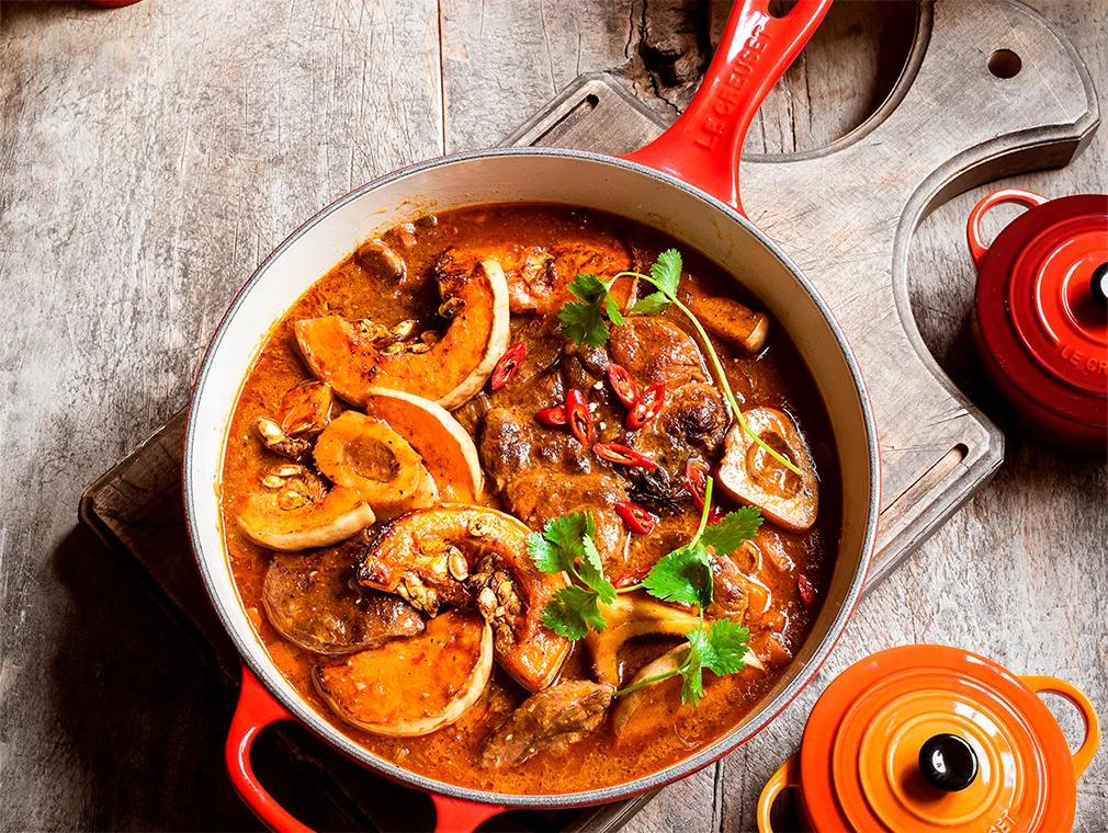 Estufado de vitela em molho de miso e manteiga noisette com gengibre e abóbora assada