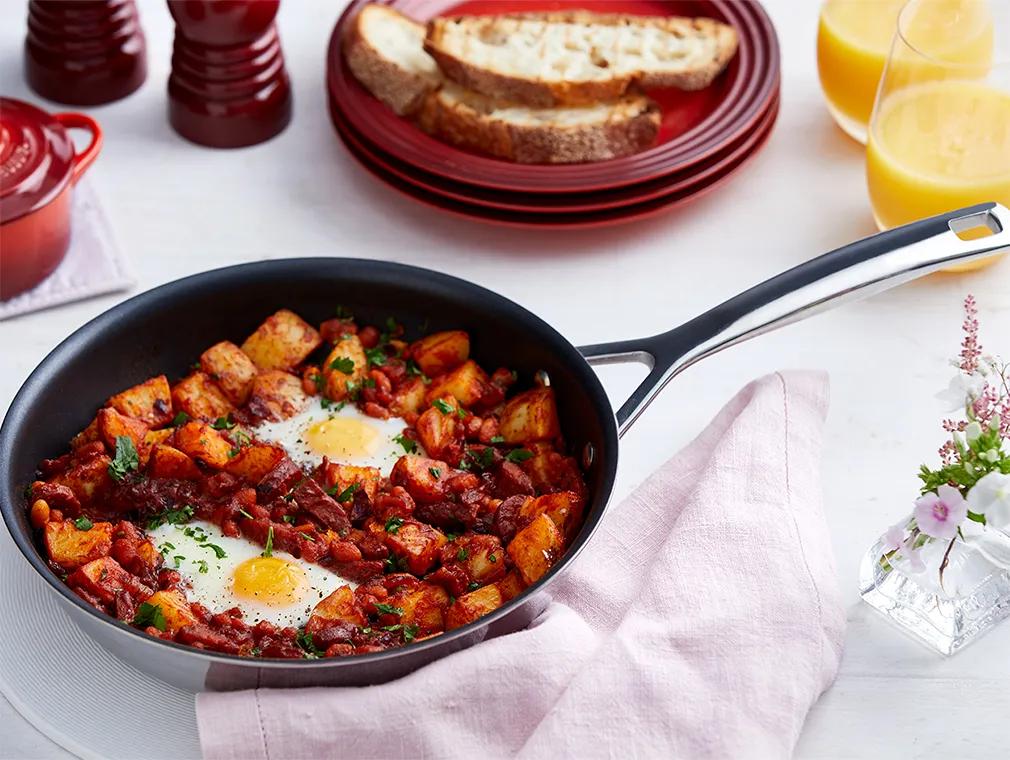 Batatas salteadas com chouriço e feijão